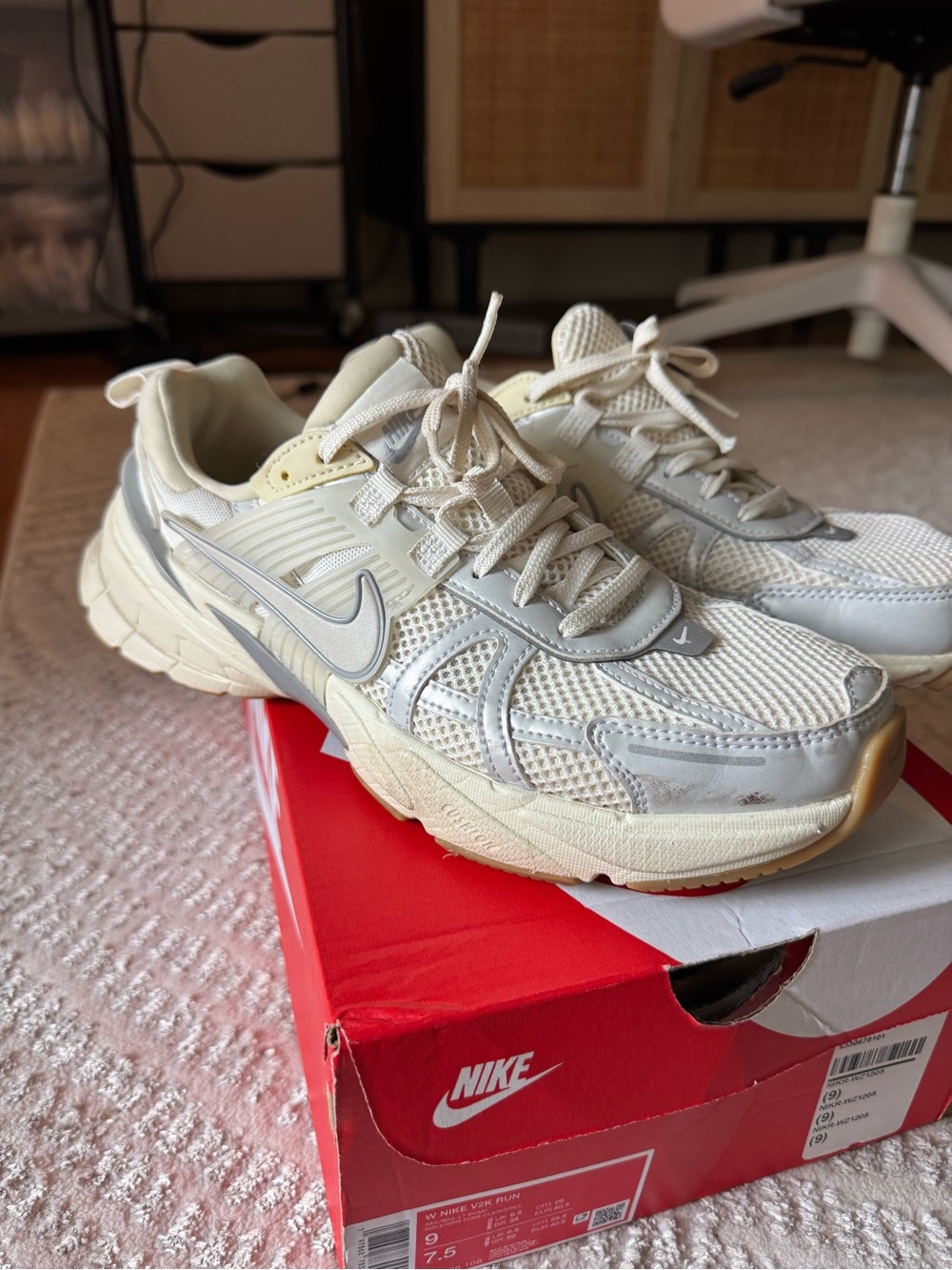 Nike V2K Run in Cream - Picture 2 of 7